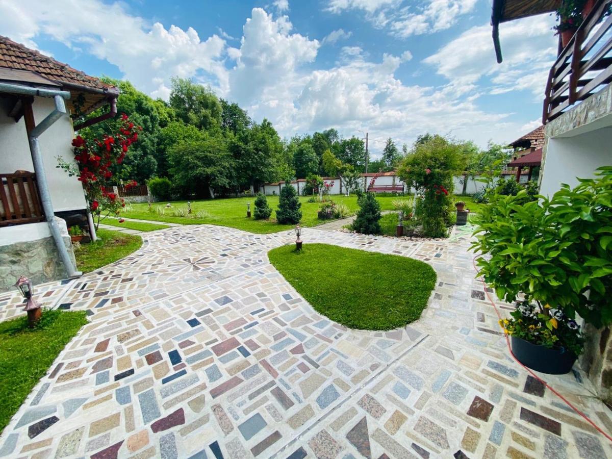 Casa De Vacanta Motata Novaci-Străini Exterior foto
