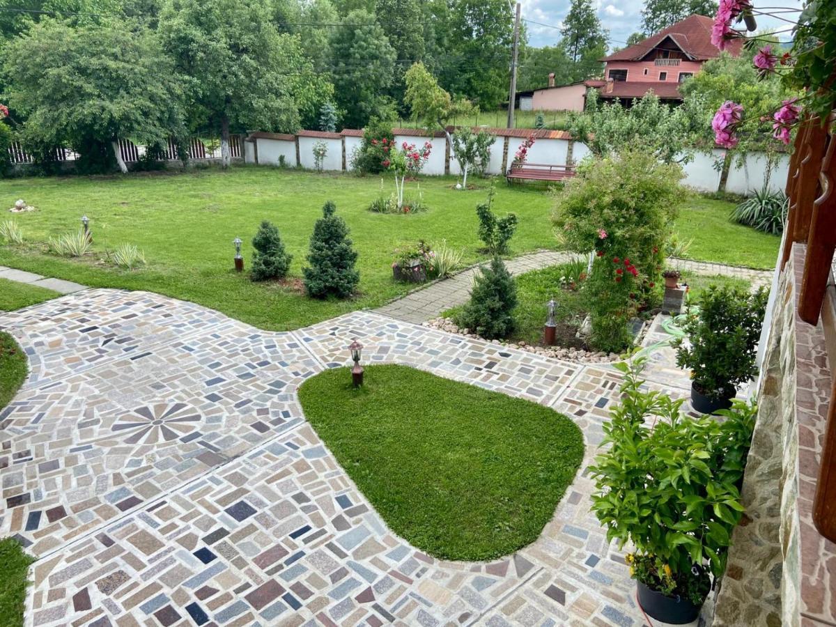 Casa De Vacanta Motata Novaci-Străini Exterior foto
